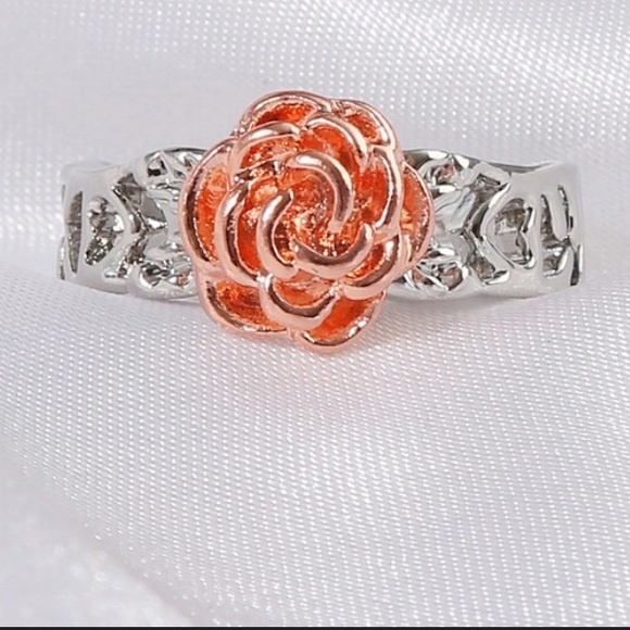 Sz 8 & 10 rose gold & silver tone cocktail rings - Picture 4 of 4